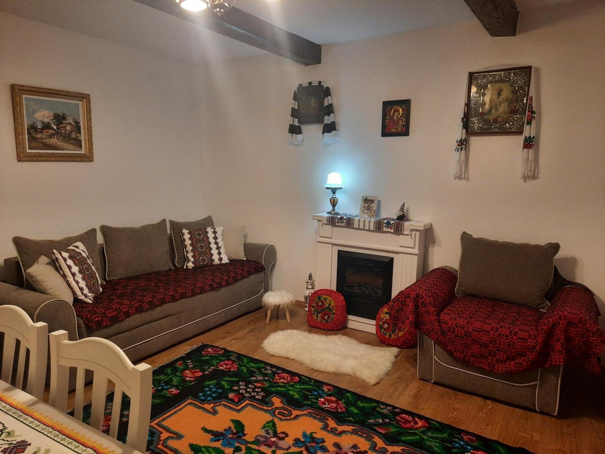 Casa Bunicilor Villa Ciprian Porumbescu Eksteriør billede